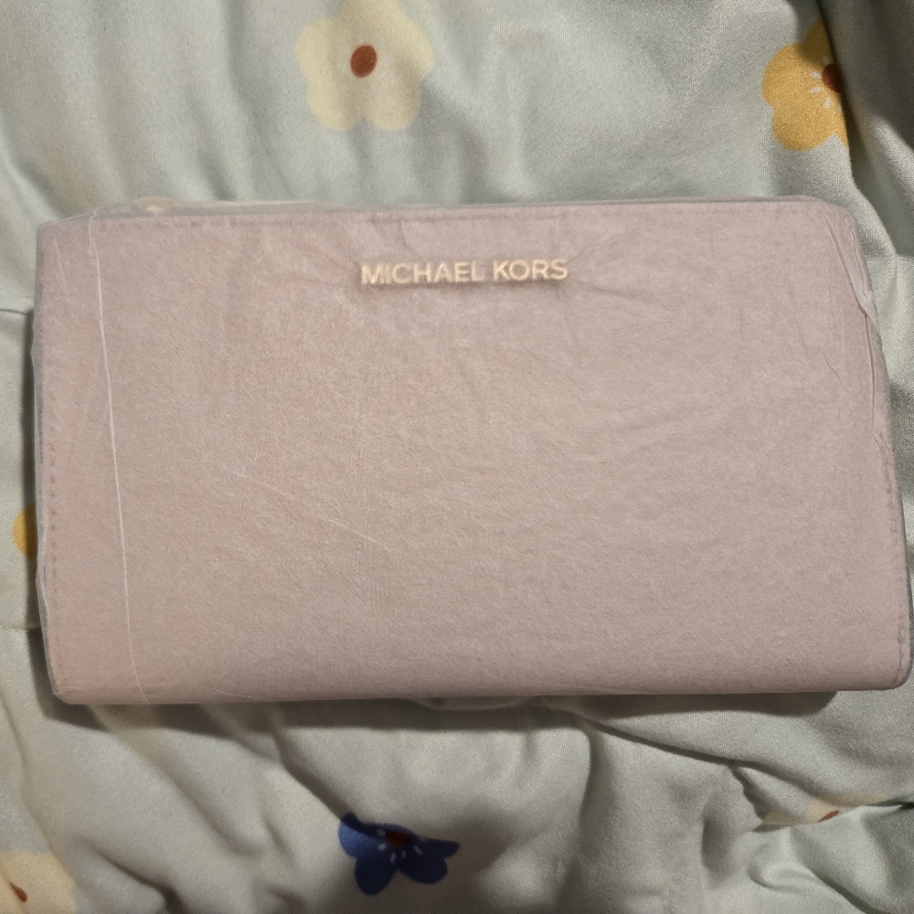 Michael Kors Jet Set Travel Wallet